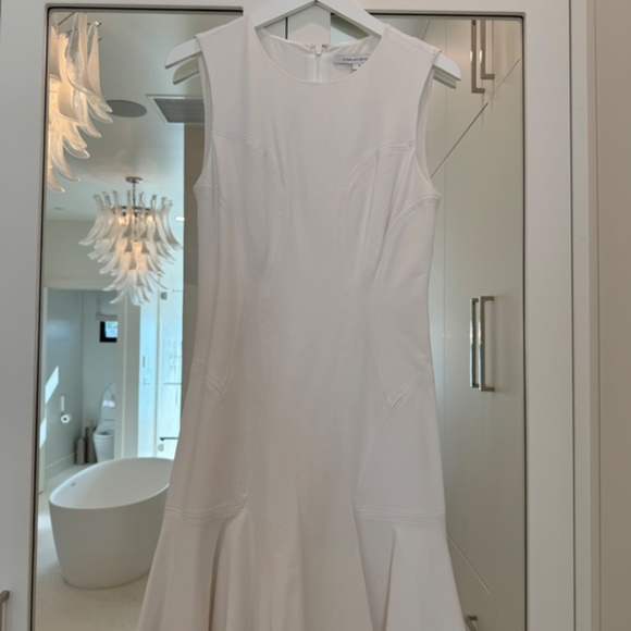 Diane Von Fürstenburg White Dress with Flounced Hem - Size 6 - Picture 6 of 7